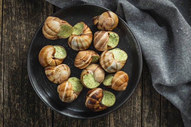 Assiette d'escargots à la bourguignonne